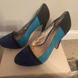 Bcbg size 7 color block pump